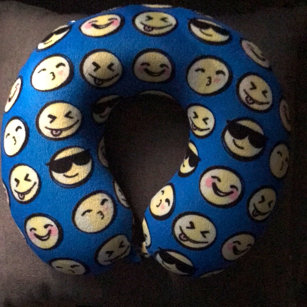 Emojis pillow 💯z